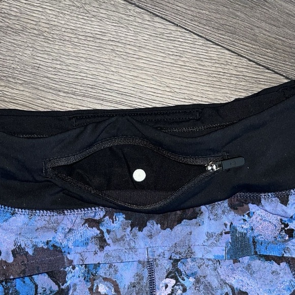 Lululemon Speed Up Short 2.5" Screen Camo Multi / Black size 4 - Picture 10 of 11